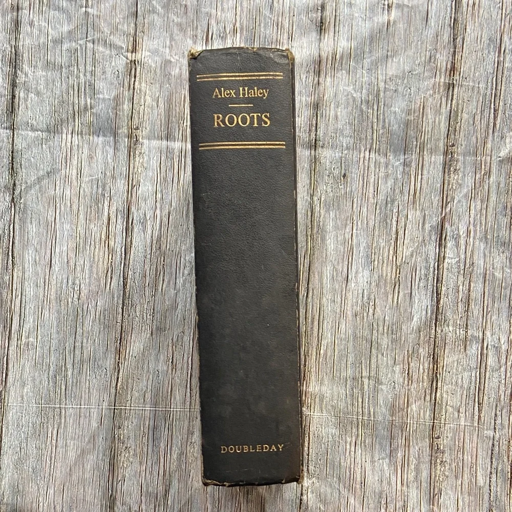 Vintage Classic Alex Haley 'Roots' Hardcover Book copyright 1976